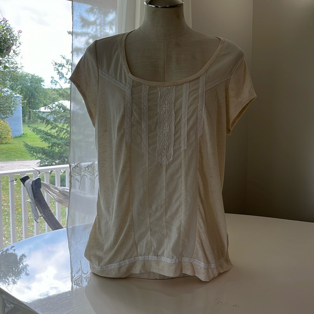 Ricki’s lace accent top size large